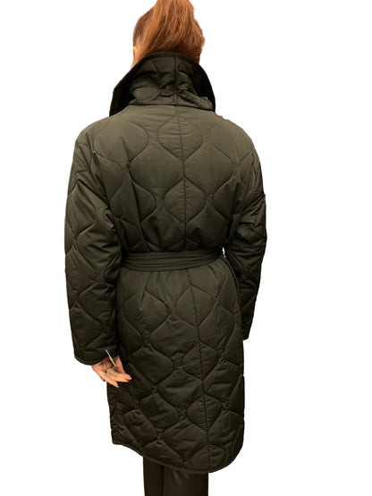 SLEEK QUILTED WRAP JACKET - BLACK